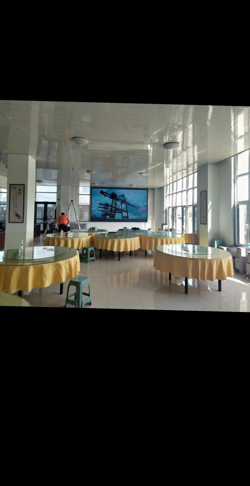 明德学院食堂大屏LED显示屏安装项目圆满完工